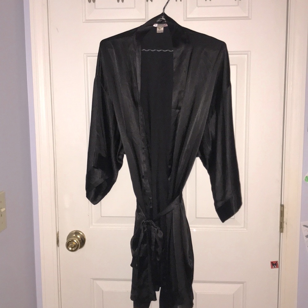 Short satin robe